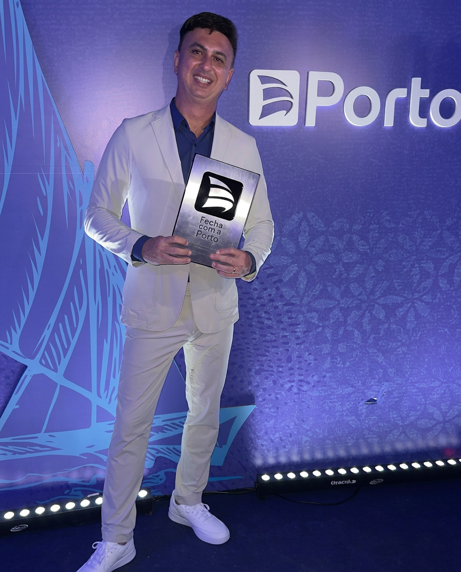 André premiado na campanha Fecha com a Porto